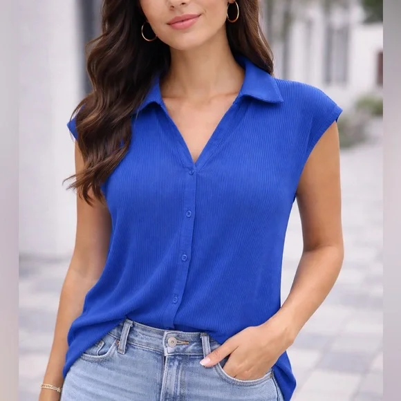 Cyrus Blue Ribbed Sleeveless Button-Front Blouse - Picture 1 of 5